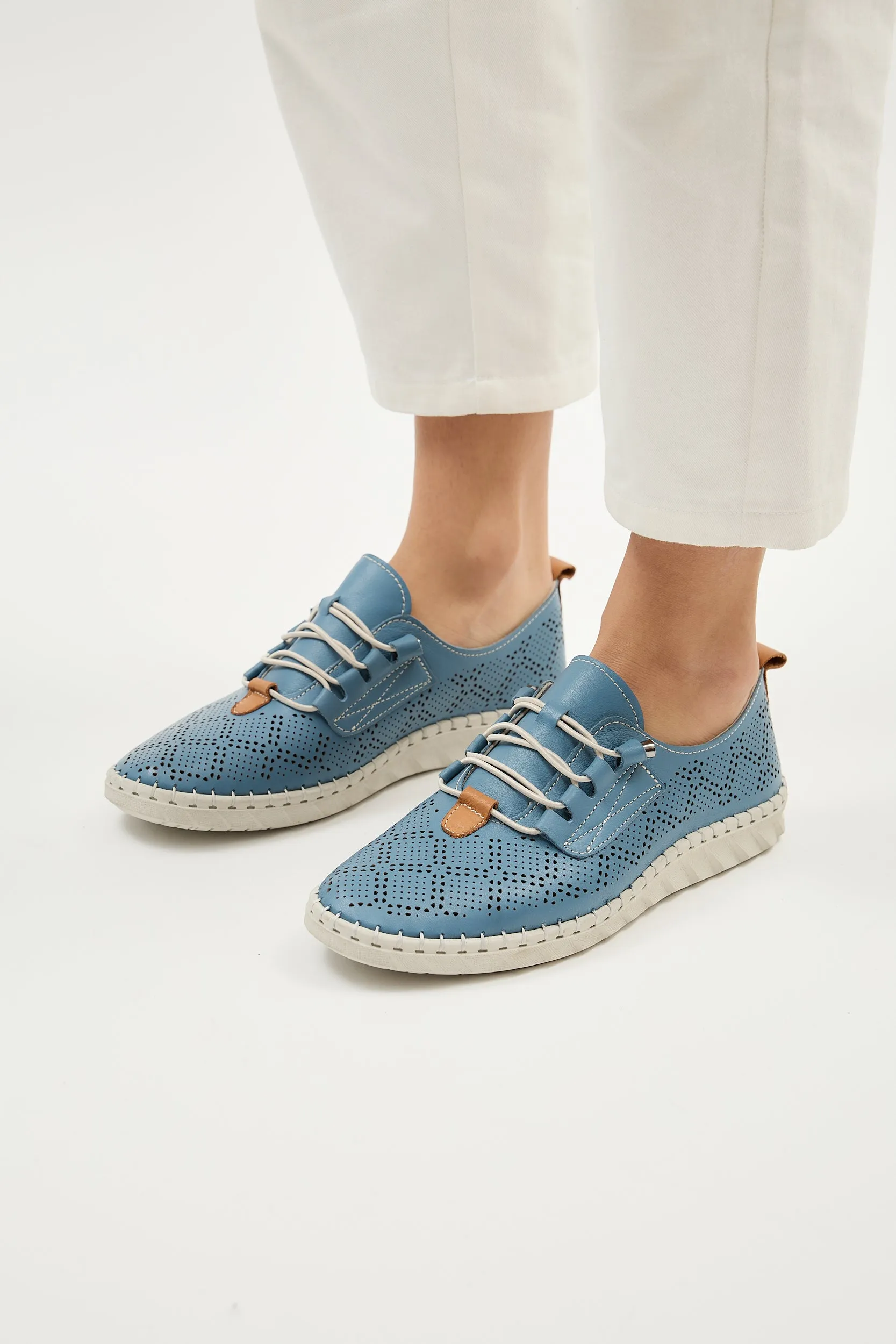 Emi Blue