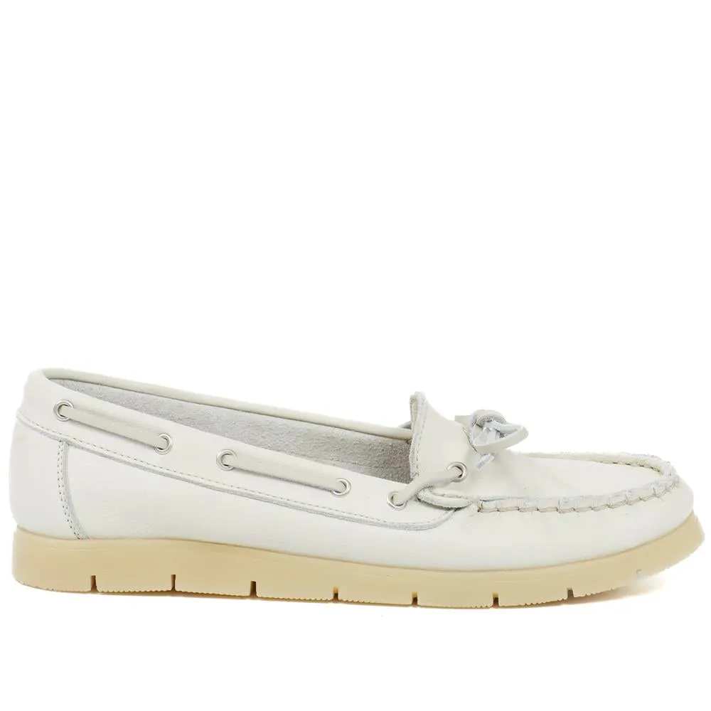 Penella Hand-Stitched Leather Moccasins - PENELLA / 327 210